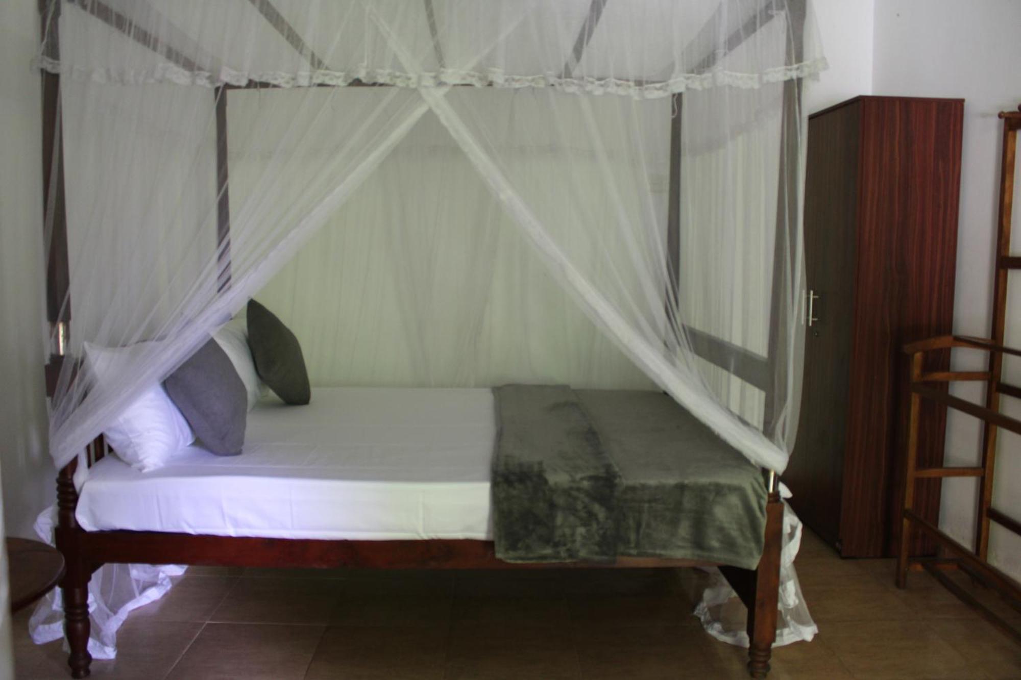Sun And Surf Rest Hotel Ahangama Exterior photo